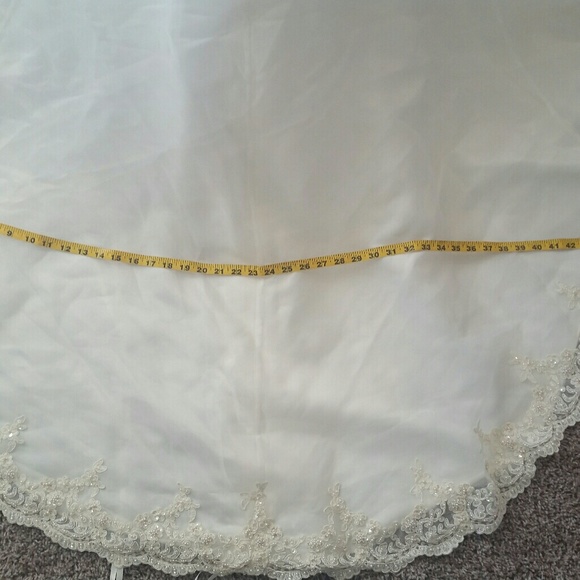 Wedding gown ivory size 6 with tiara NWT - Picture 7 of 8